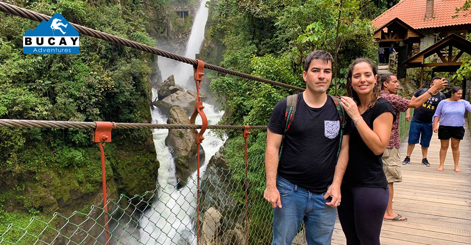 baños-Pailon-del-diablo-waterfall